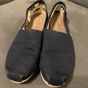 Tom’s women’s size 7.5